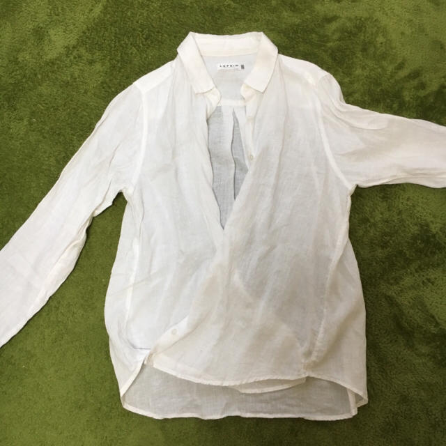 LEPSIM(レプシィム)のフレンチリネンの白シャツ レディースのトップス(シャツ/ブラウス(長袖/七分))の商品写真