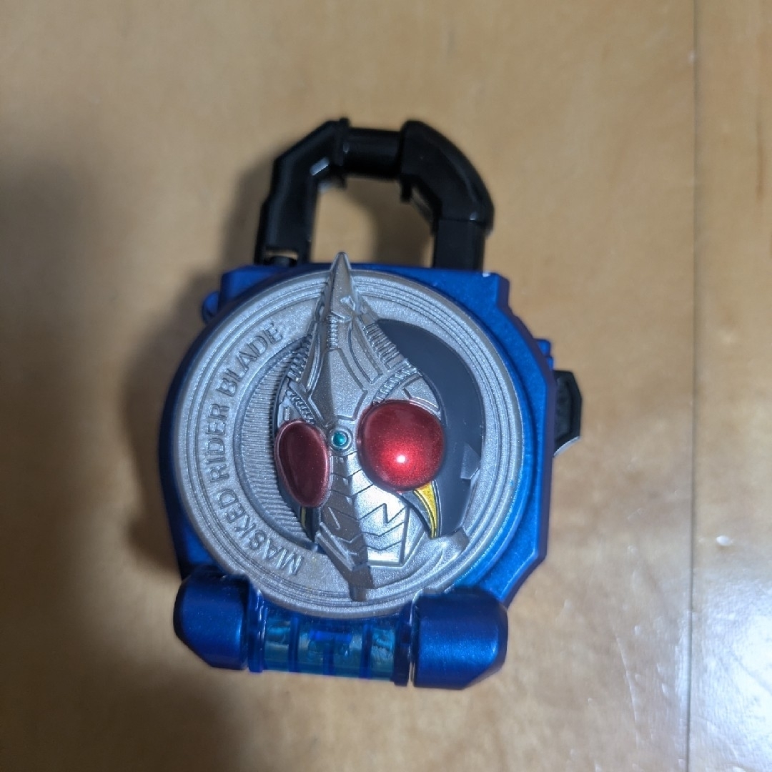 仮面ライダー鎧武 ロックシード エンタメ/ホビーのおもちゃ/ぬいぐるみ(キャラクターグッズ)の商品写真