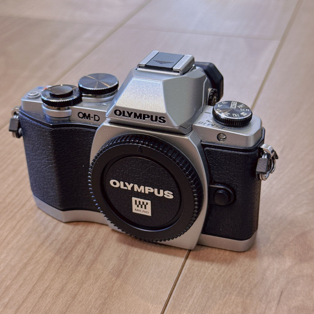 OLYMPUS OM-D E-M10 初代 14-42mm EZ レンズキットの通販 by OLYMPUS OM-D E-M10 初代 14-42mm EZ レンズキットの通販 by