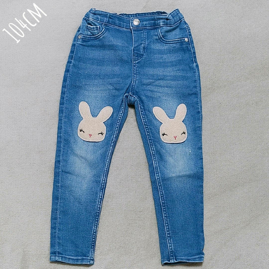 H&M - H&M デニム パンツ うさぎ刺繍 104cm 3/4yearsの通販 by H&M - H&M デニム パンツ うさぎ刺繍 104cm 3/4yearsの通販 by
