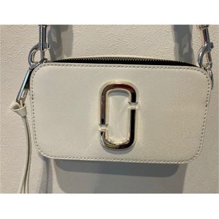 MARC JACOBS - 𝕄𝕒𝕣𝕔 𝕁𝕒𝕔𝕠𝕓𝕤 ショルダーバッグ 白の MARC JACOBS - 𝕄𝕒𝕣𝕔 𝕁𝕒𝕔𝕠𝕓𝕤 ショルダーバッグ 白の