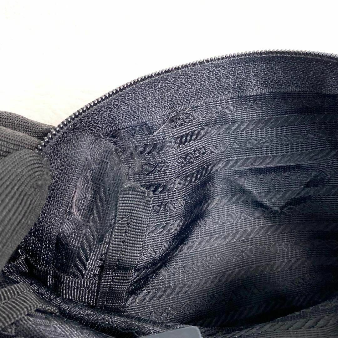 PRADA - 【正規品】PRADA ブラックナイロン 横長 ポーチ 三角 PRADA - 【正規品】PRADA ブラックナイロン 横長 ポーチ 三角