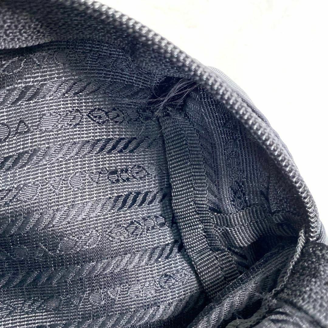 PRADA - 【正規品】PRADA ブラックナイロン 横長 ポーチ 三角 PRADA - 【正規品】PRADA ブラックナイロン 横長 ポーチ 三角