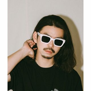 ナインマイクロフォンズ(NineMicrophones)の【WHITE】SUNGLASS-flat-(サングラス/メガネ)