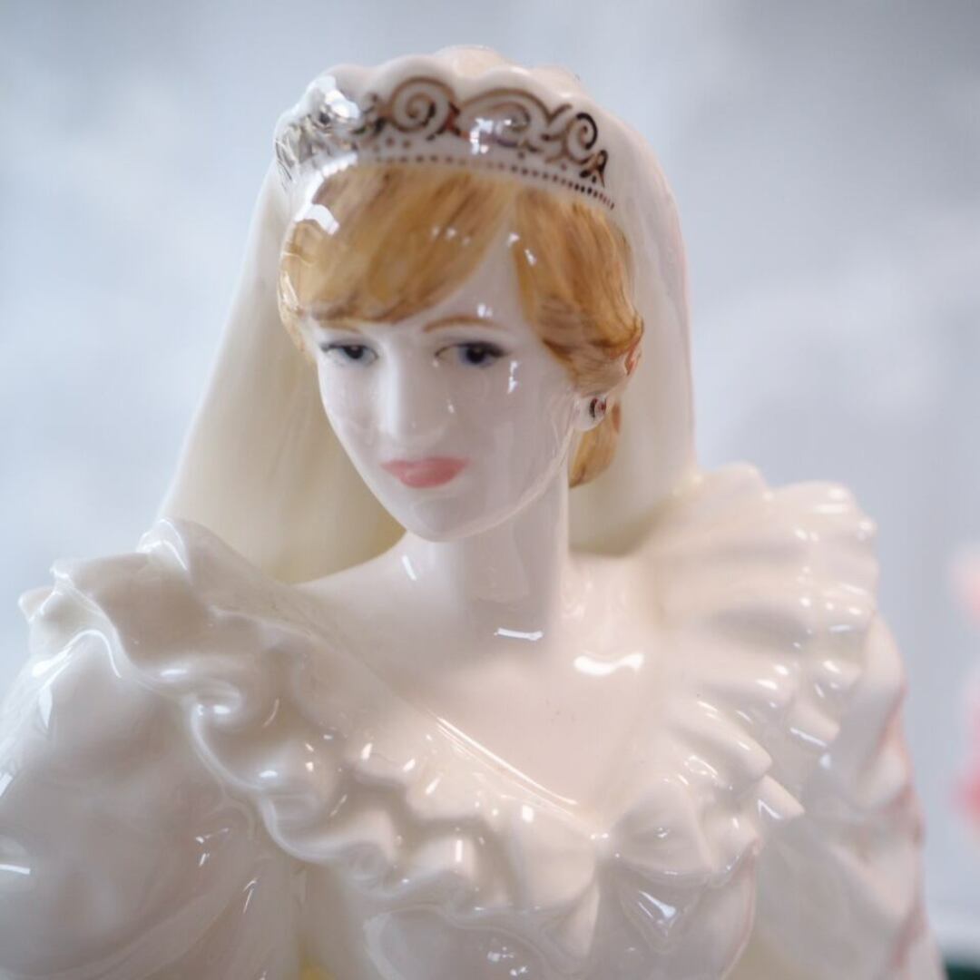 WEDGWOOD - コールポート フィギュリン※台座付 ダイアナDiana WEDGWOOD - コールポート フィギュリン※台座付 ダイアナDiana