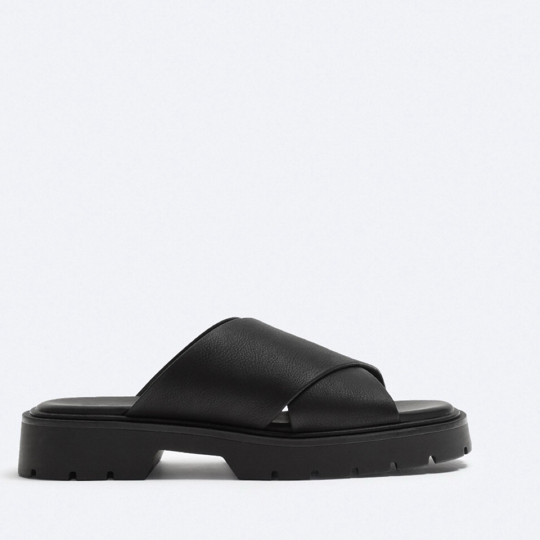 ZARA - zara チャンキークロスサンダルの通販 by LUNA shop ZARA - zara チャンキークロスサンダルの通販 by LUNA shop