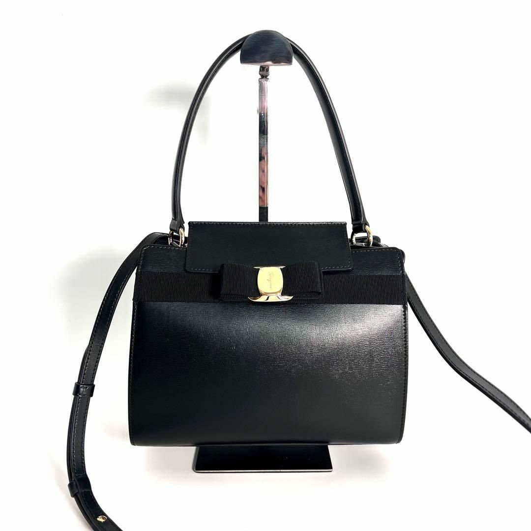 Salvatore Ferragamo - 新品 フェラガモ ショルダーバッグ Salvatore Ferragamo - 新品 フェラガモ ショルダーバッグ
