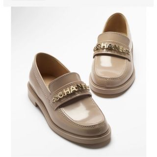 CHANEL - ccターンロック ローファー37☆シャネル☆新品未使用の CHANEL - ccターンロック ローファー37☆シャネル☆新品未使用の