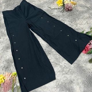 ザラ(ZARA)の【ZARA WOMAN】サイドボタンアクセント　ワイドパンツ　ガウチョ　(XS)(カジュアルパンツ)