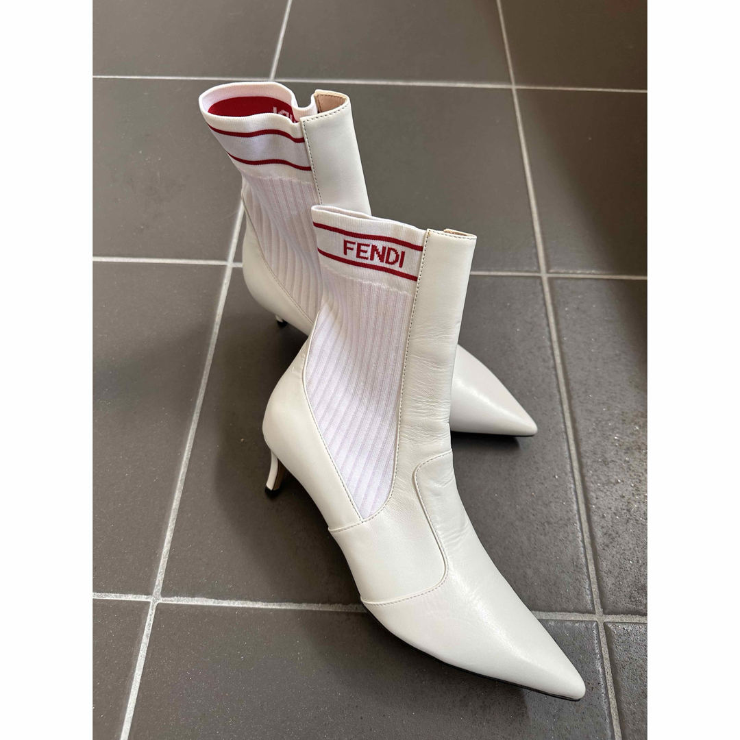 FENDI - FENDI ホワイトソックスブーツの通販 by moyu FENDI - FENDI ホワイトソックスブーツの通販 by moyu