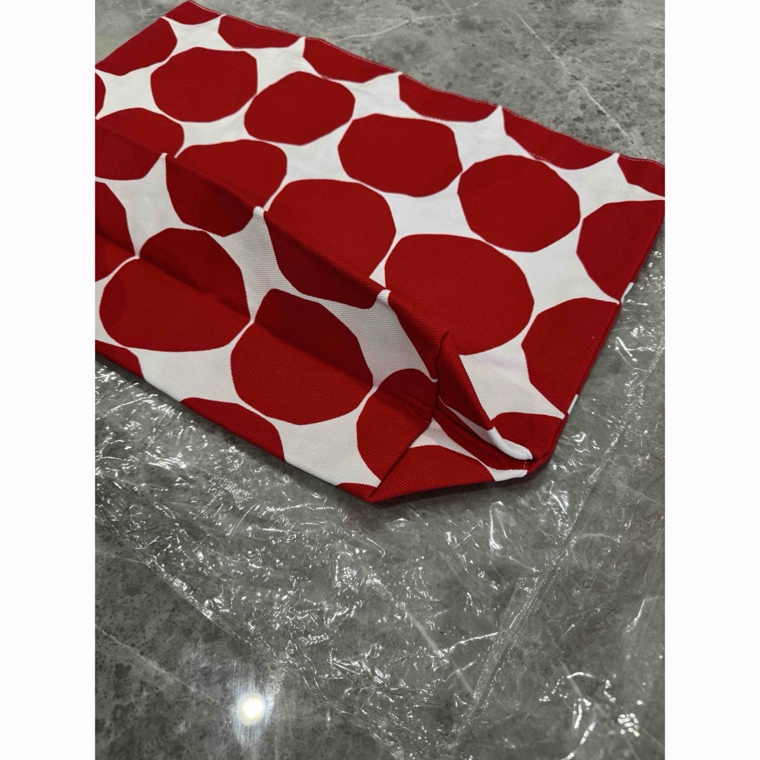 marimekko - マリメッコ トートバッグ 新品 赤 レッド ドットの marimekko - マリメッコ トートバッグ 新品 赤 レッド ドットの
