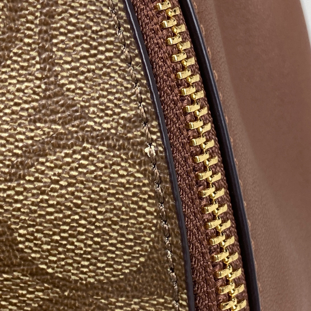 COACH - コーチ シグネチャー リュックサック レディース 【中古 COACH - コーチ シグネチャー リュックサック レディース 【中古