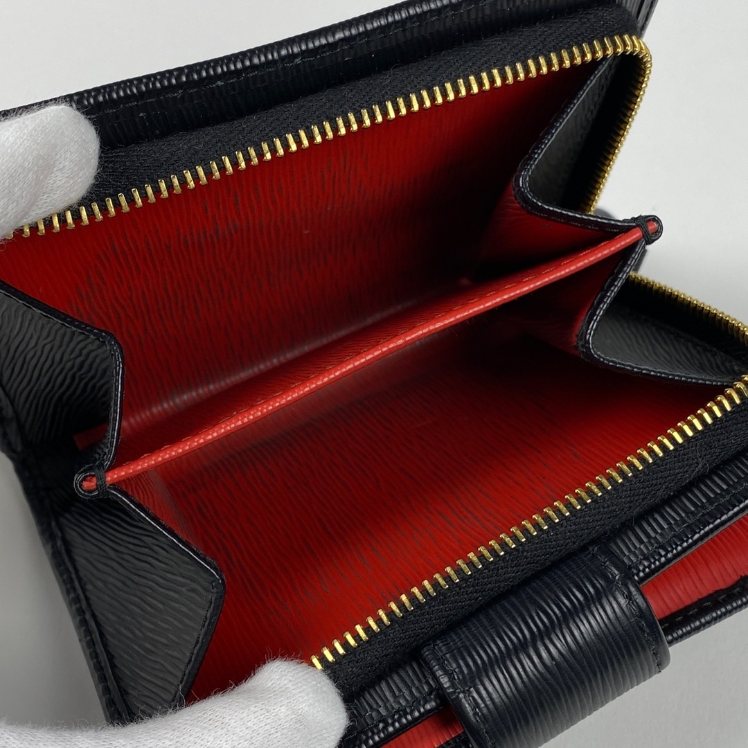 PRADA - プラダ ロゴ 二つ折り 財布 レディース 【中古】の通販 PRADA - プラダ ロゴ 二つ折り 財布 レディース 【中古】の通販