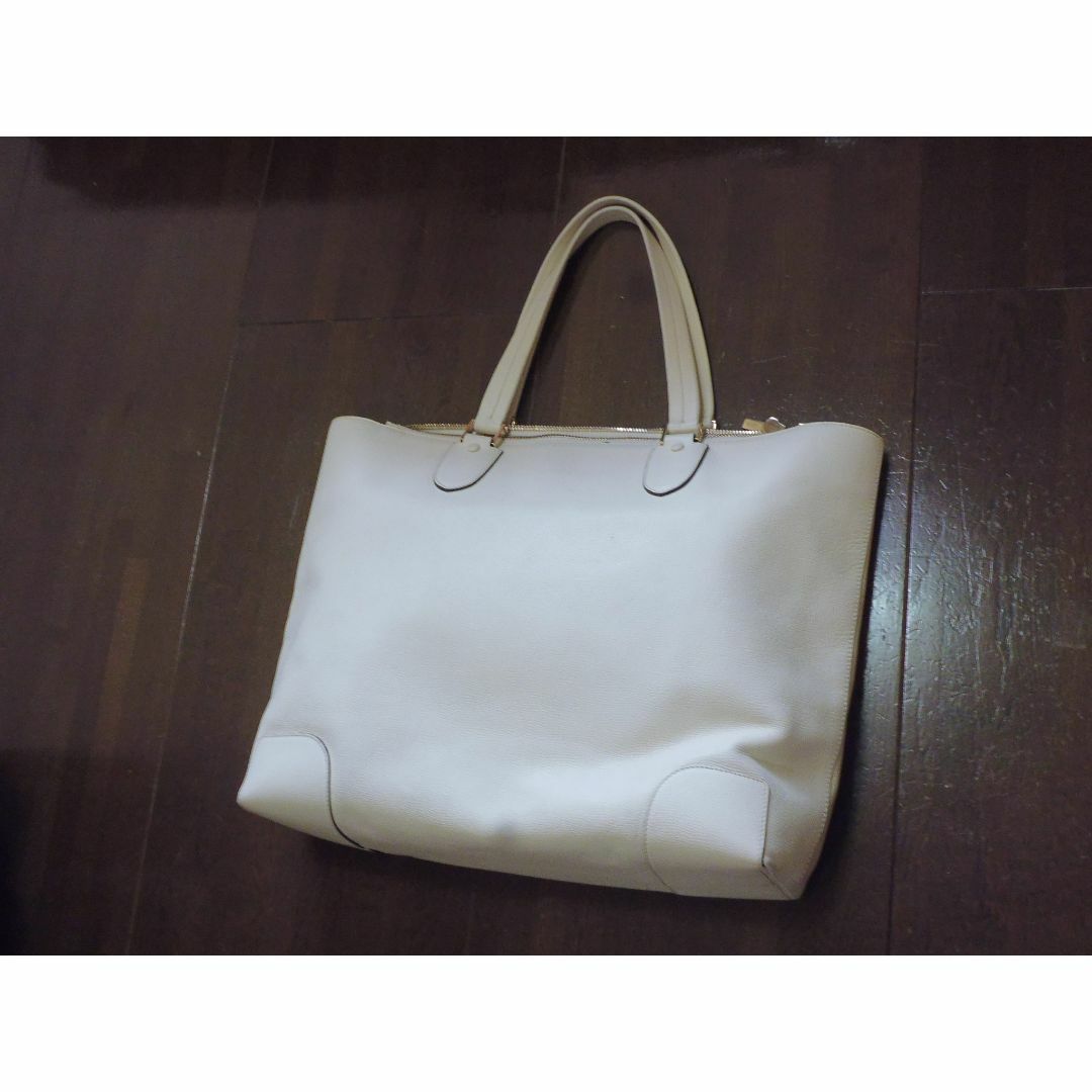 Valextra(ヴァレクストラ)の美品　ヴァレクストラ　ミラノトートバッグ　白　Valextra メンズのバッグ(トートバッグ)の商品写真