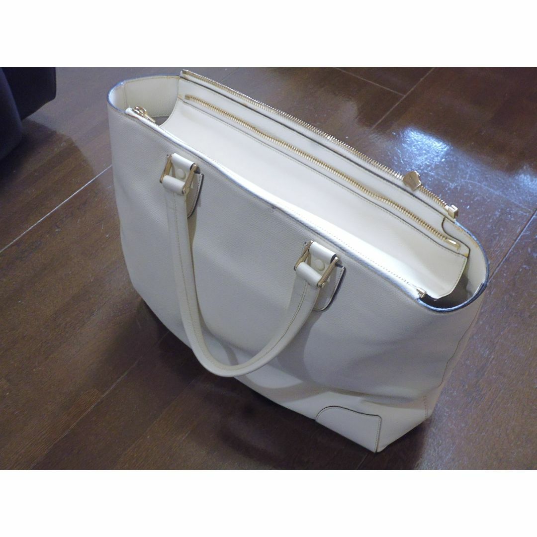 Valextra(ヴァレクストラ)の美品　ヴァレクストラ　ミラノトートバッグ　白　Valextra メンズのバッグ(トートバッグ)の商品写真