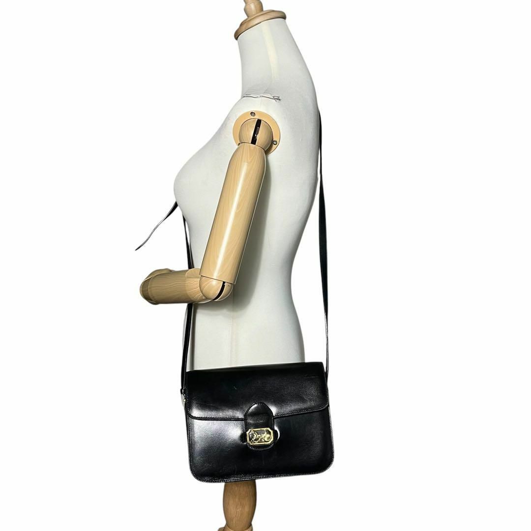 CELINE - セリーヌ ショルダーバッグ 馬車金具 レザー ゴールド CELINE - セリーヌ ショルダーバッグ 馬車金具 レザー ゴールド