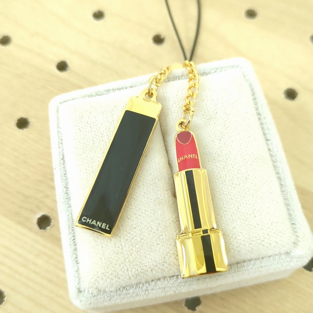 CHANEL - CHANEL シャネル ストラップ キーホルダー 赤 リップ CHANEL - CHANEL シャネル ストラップ キーホルダー 赤 リップ