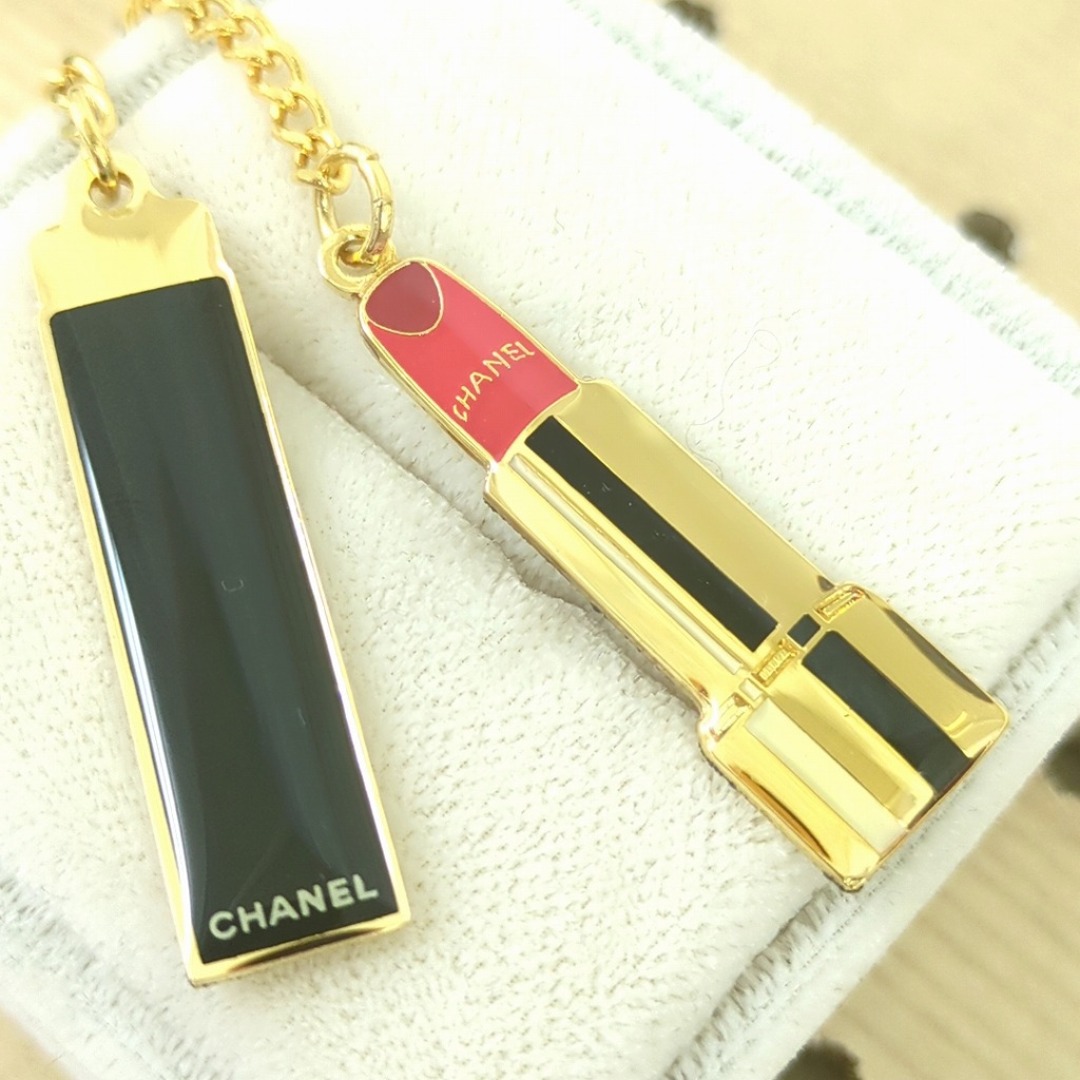 CHANEL - CHANEL シャネル ストラップ キーホルダー 赤 リップ CHANEL - CHANEL シャネル ストラップ キーホルダー 赤 リップ