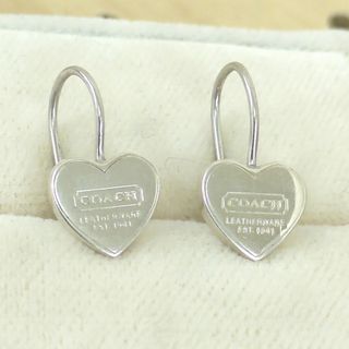 COACH - COACH(コーチ) ピアス - 金属素材 シルバーの通販 by COACH - COACH(コーチ) ピアス - 金属素材 シルバーの通販 by
