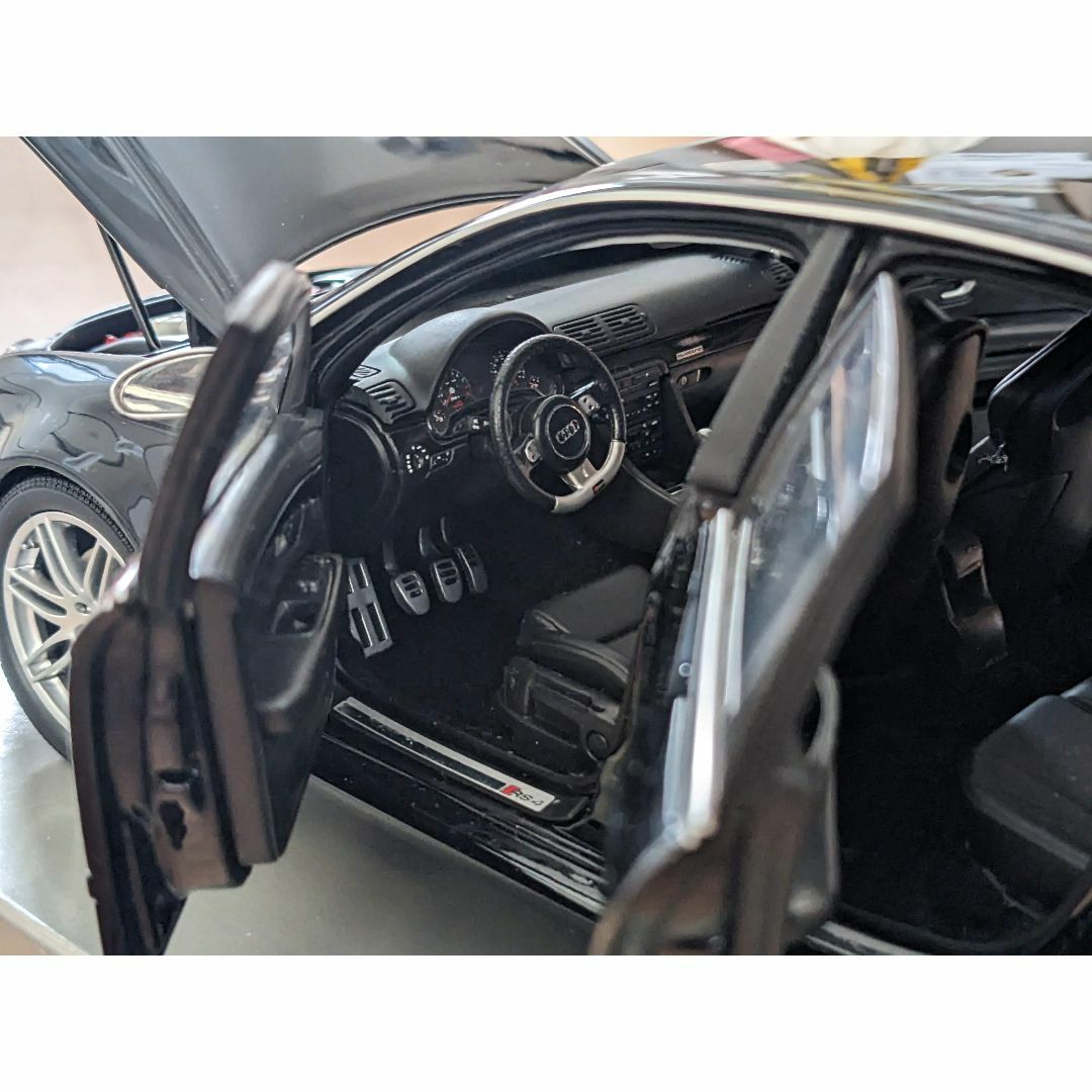 AUDI - AUDI RS4 ミニカー モデルカー 1/18 1:18 MINICHAMPSの AUDI - AUDI RS4 ミニカー モデルカー 1/18 1:18 MINICHAMPSの