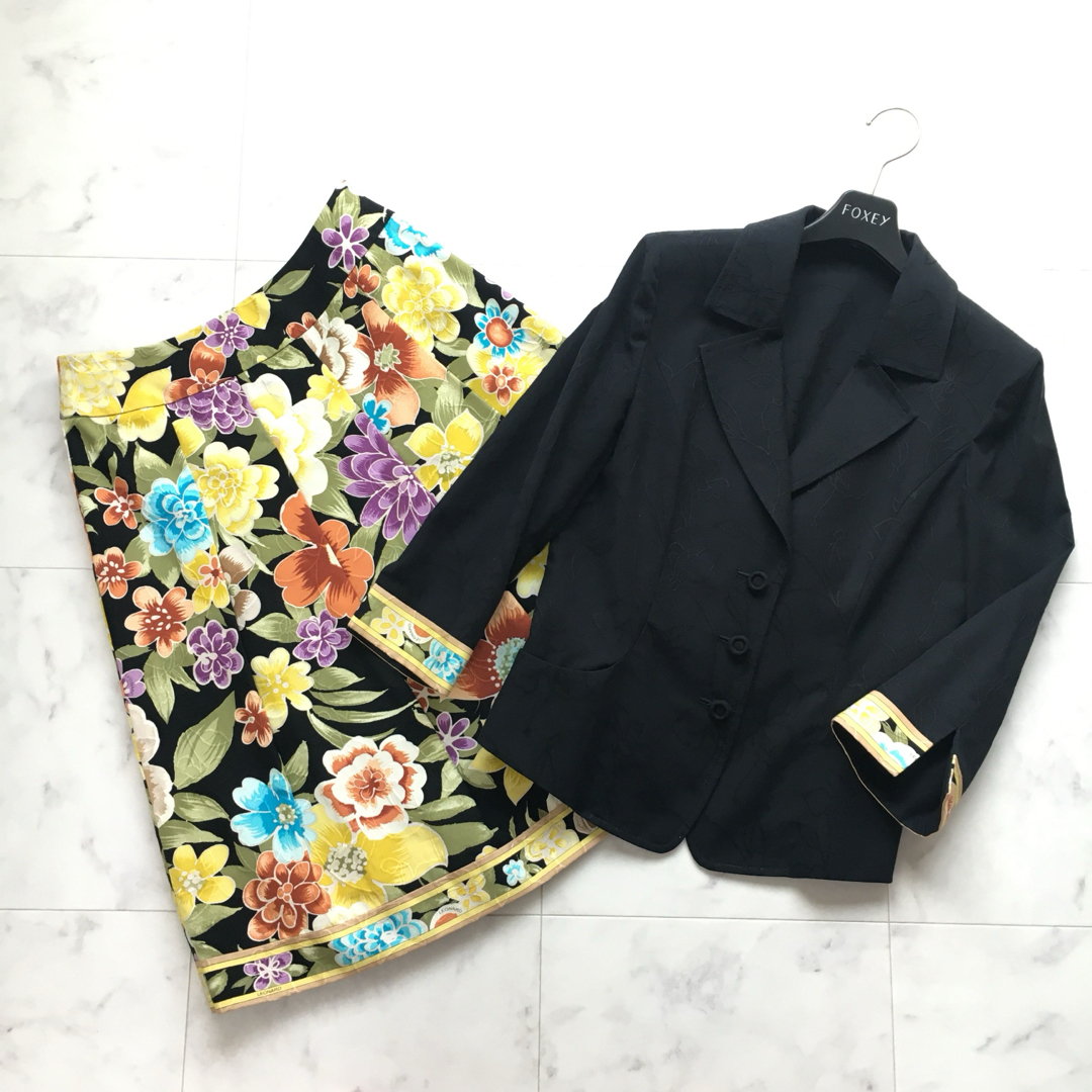 LEONARD - 美品 LEONARD レオナール 美しい花柄 セットアップ LEONARD - 美品 LEONARD レオナール 美しい花柄 セットアップ