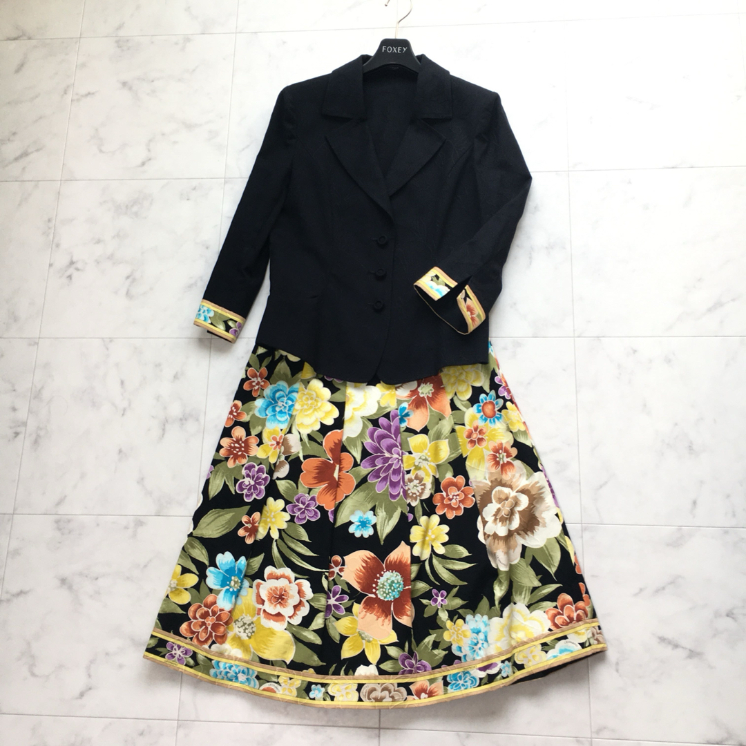 LEONARD - 美品 LEONARD レオナール 美しい花柄 セットアップ LEONARD - 美品 LEONARD レオナール 美しい花柄 セットアップ
