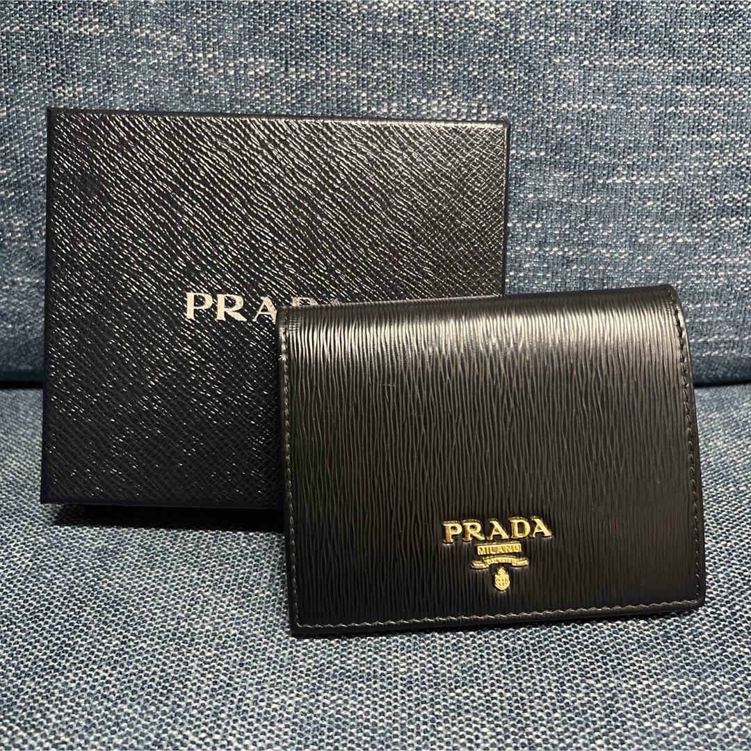 PRADA - 【美品】PRADA ブラック レザー 二つ折り財布の通販 by PRADA - 【美品】PRADA ブラック レザー 二つ折り財布の通販 by