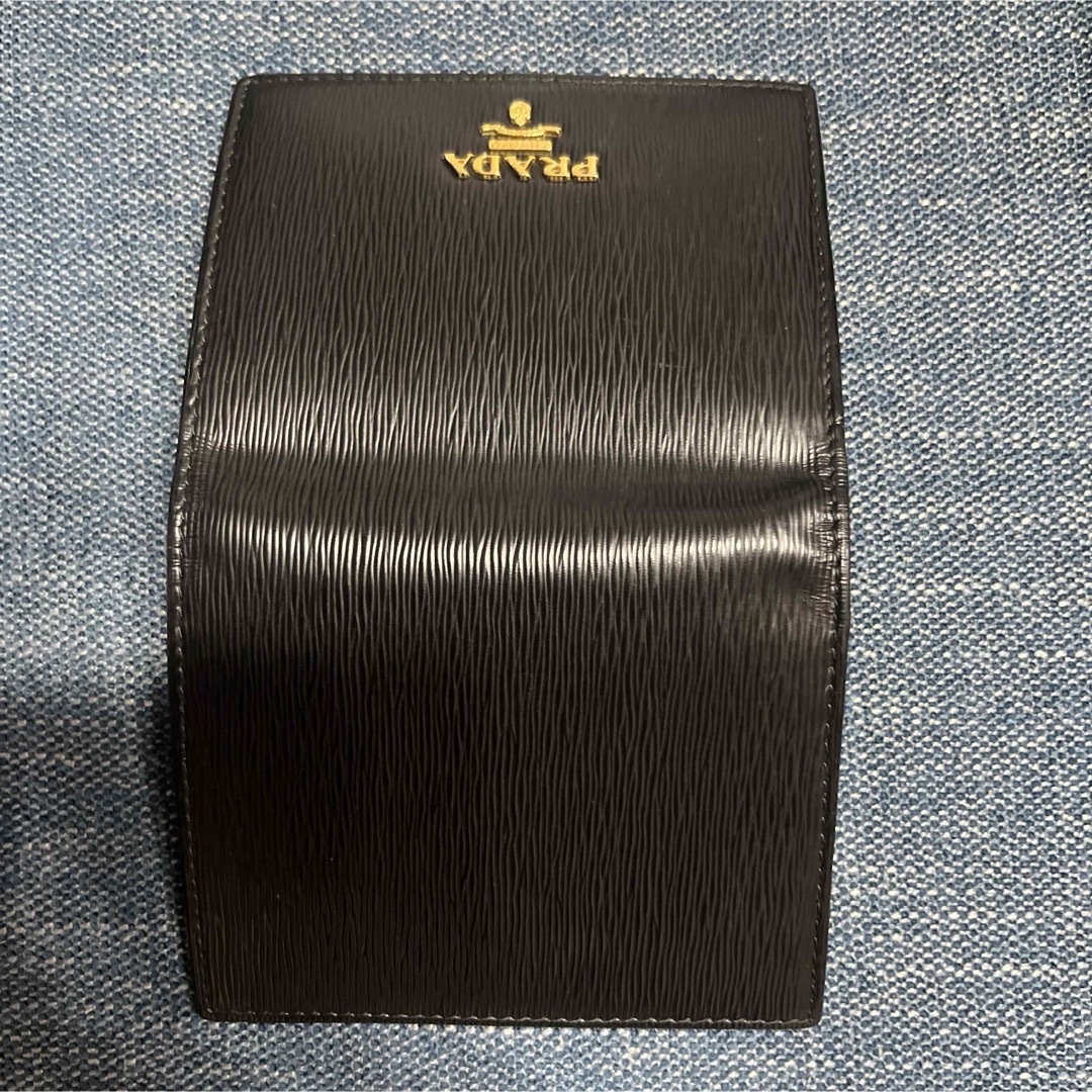 PRADA - 【美品】PRADA ブラック レザー 二つ折り財布の通販 by PRADA - 【美品】PRADA ブラック レザー 二つ折り財布の通販 by