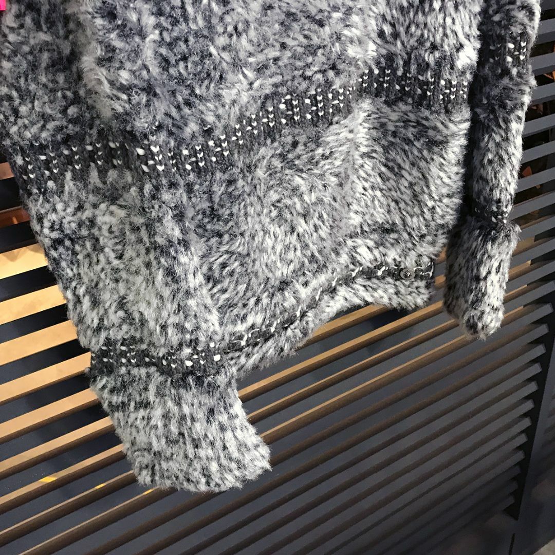 CHANEL - 新品同様 シャネル カシミヤ混 長袖 クルーネック CHANEL - 新品同様 シャネル カシミヤ混 長袖 クルーネック