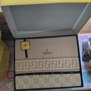FENDI(シーツ/カバー)のフリマアイテム一覧 FENDI(シーツ/カバー)のフリマアイテム一覧
