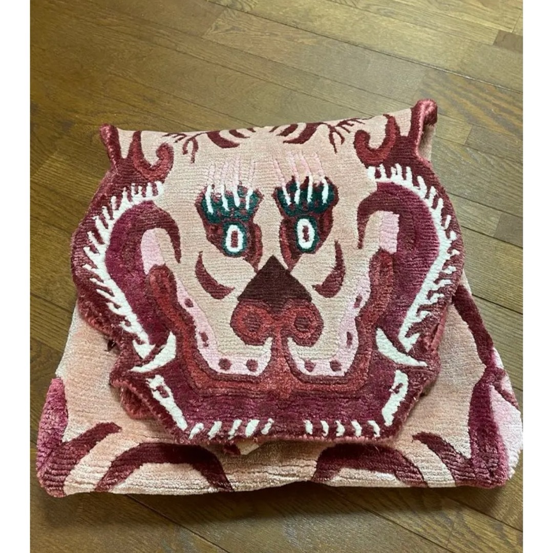 SALE》新品 本物 シルク素材 チベタンタイガーラグ L146.5㎝の SALE》新品 本物 シルク素材 チベタンタイガーラグ L146.5㎝の