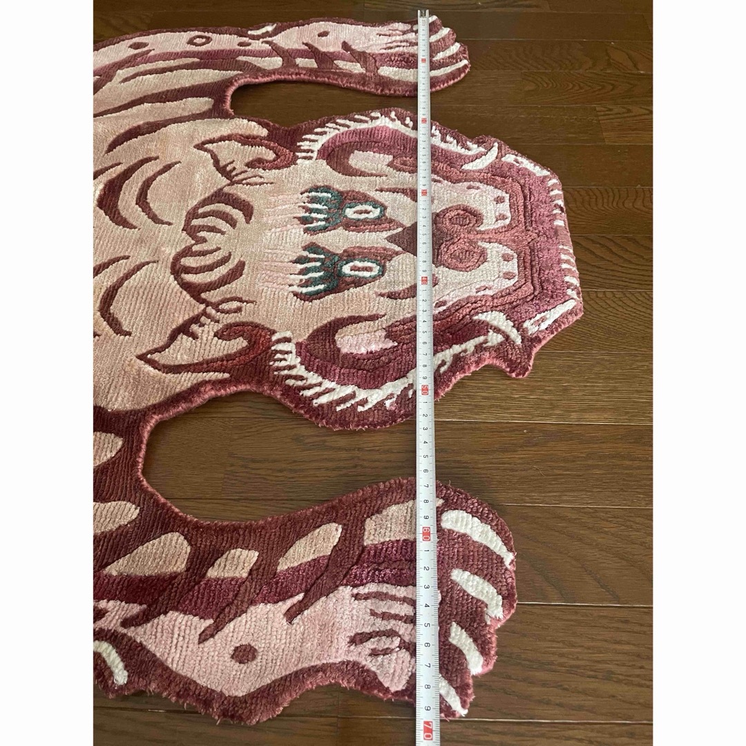 SALE》新品 本物 シルク素材 チベタンタイガーラグ L146.5㎝の SALE》新品 本物 シルク素材 チベタンタイガーラグ L146.5㎝の