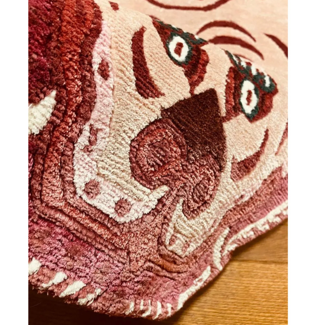 SALE》新品 本物 シルク素材 チベタンタイガーラグ L146.5㎝の SALE》新品 本物 シルク素材 チベタンタイガーラグ L146.5㎝の