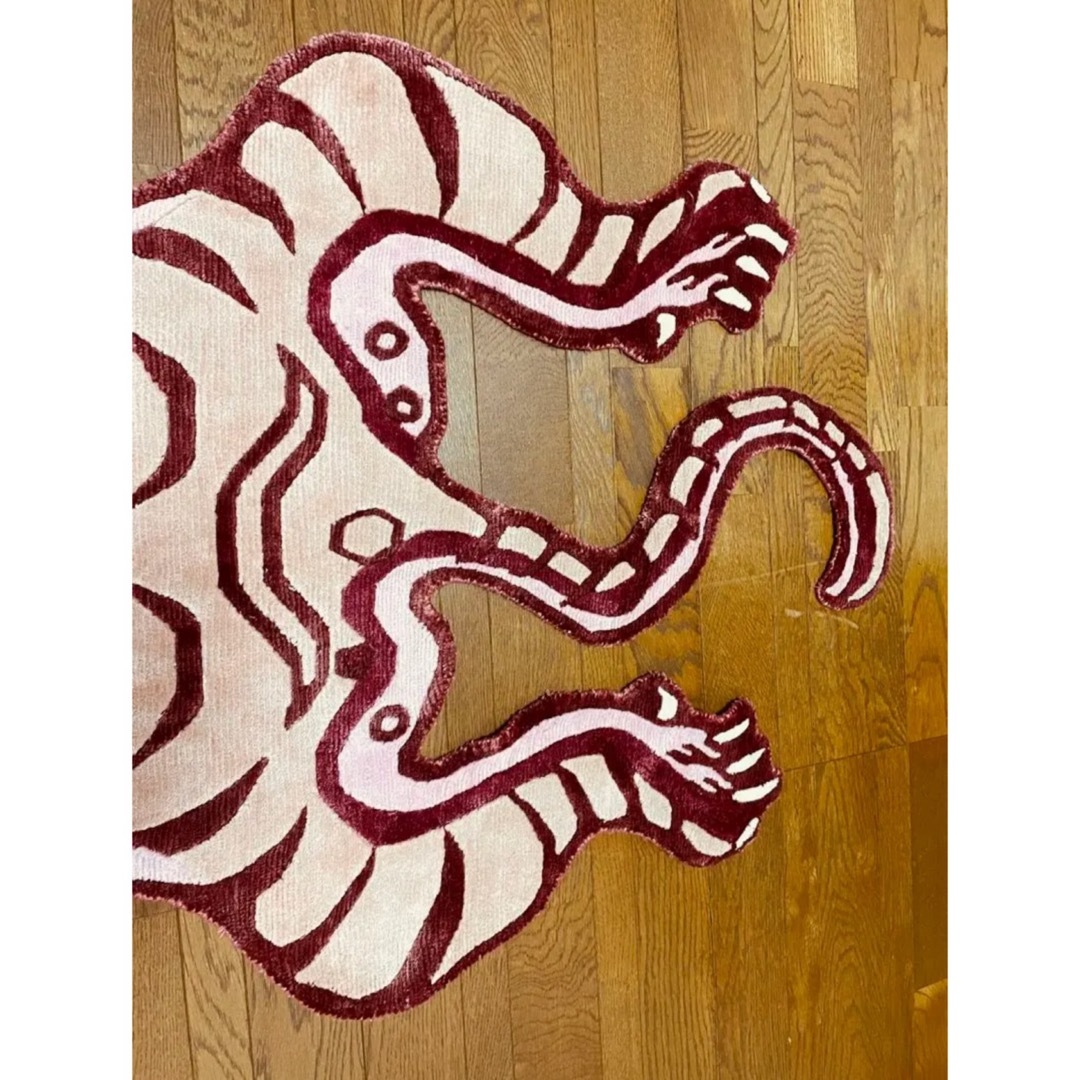 SALE》新品 本物 シルク素材 チベタンタイガーラグ L146.5㎝の SALE》新品 本物 シルク素材 チベタンタイガーラグ L146.5㎝の