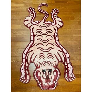 SALE》新品 本物 シルク素材 チベタンタイガーラグ L146.5㎝の SALE》新品 本物 シルク素材 チベタンタイガーラグ L146.5㎝の