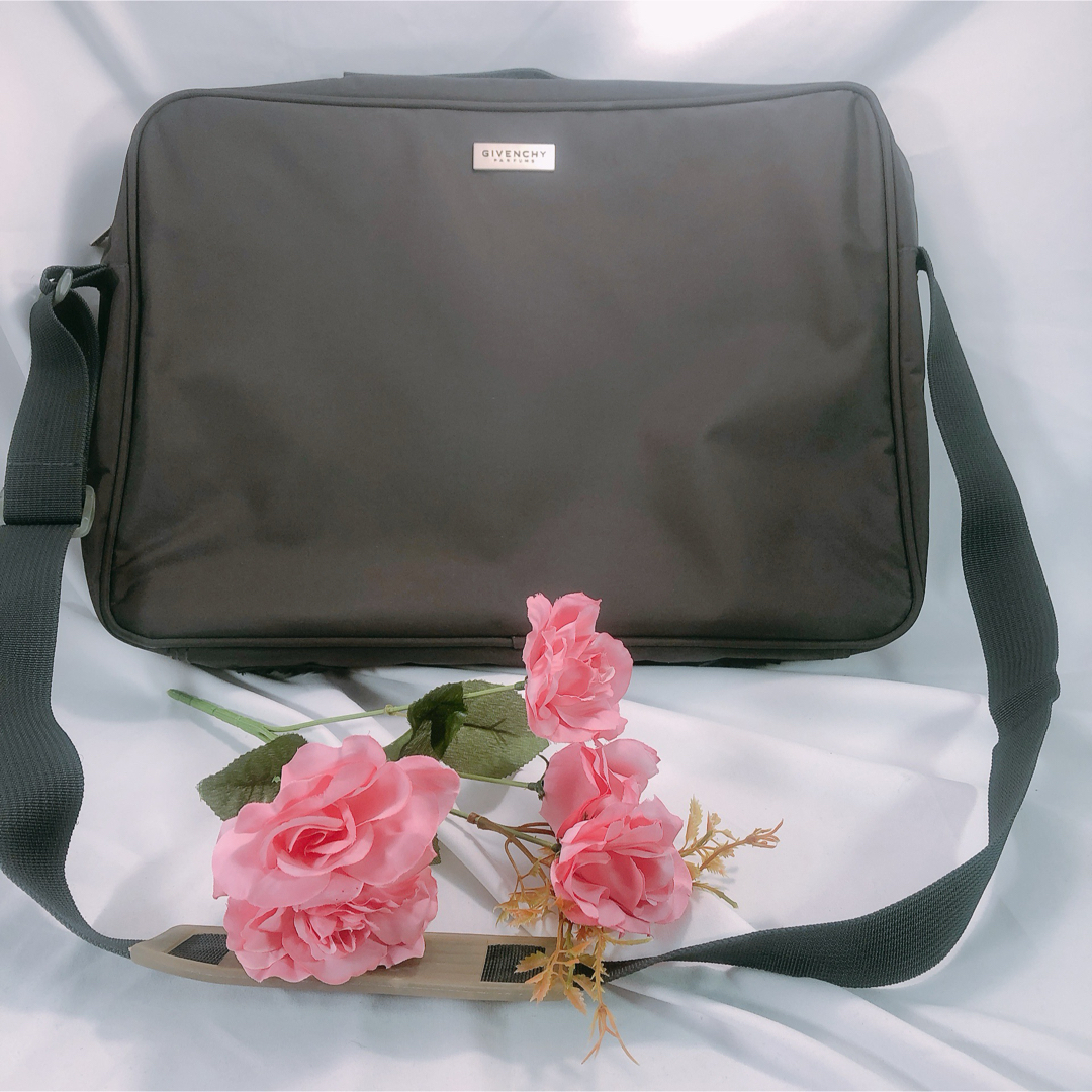 GIVENCHY - ジバンシーショルダーバッグの通販 by EbiEbi's shop GIVENCHY - ジバンシーショルダーバッグの通販 by EbiEbi's shop