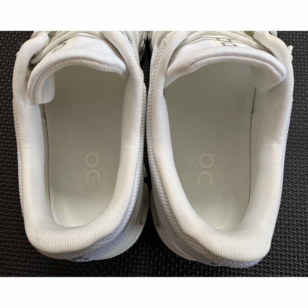 On - on cloud6 白ホワイト スニーカー24.5cm 4/18購入 ほぼ新品 On - on cloud6 白ホワイト スニーカー24.5cm 4/18購入 ほぼ新品