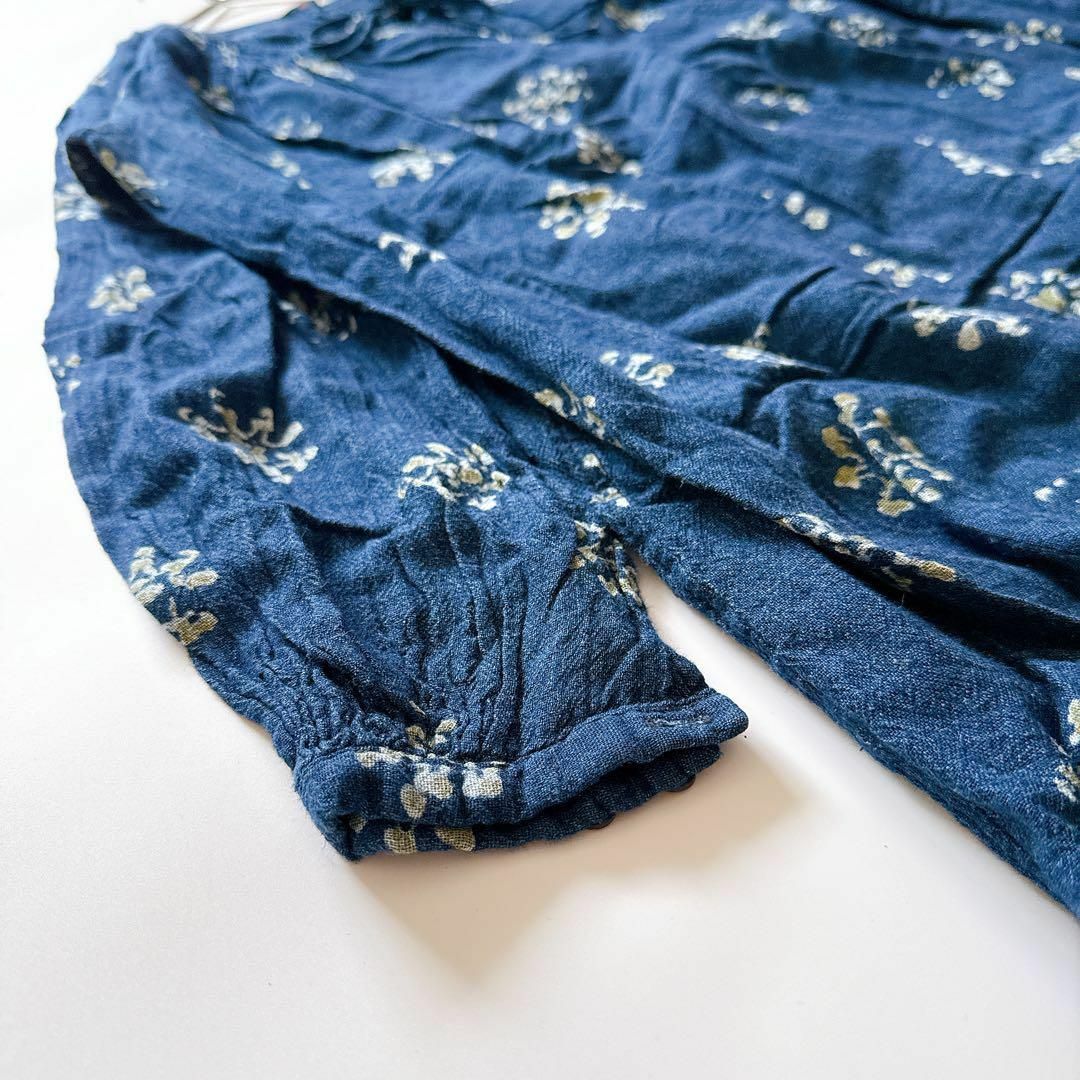 45R - 45R インディゴ染 長袖ブラウス R刺繍 花総柄 リボン 45R - 45R インディゴ染 長袖ブラウス R刺繍 花総柄 リボン