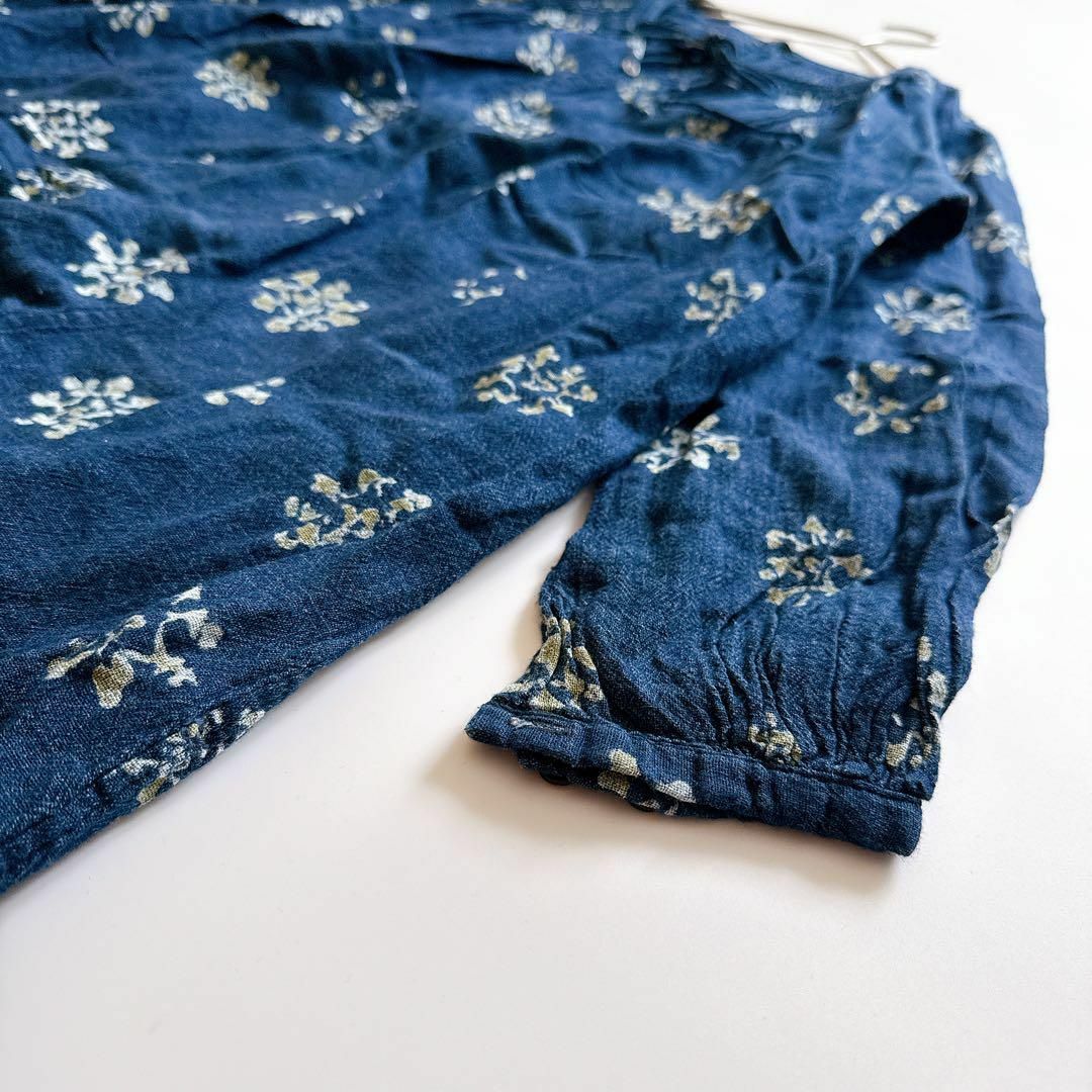 45R - 45R インディゴ染 長袖ブラウス R刺繍 花総柄 リボン 45R - 45R インディゴ染 長袖ブラウス R刺繍 花総柄 リボン