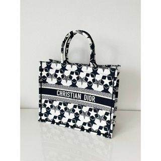 Christian Dior - 現在の定価以下❗❗Christian Diorブック Christian Dior - 現在の定価以下❗❗Christian Diorブック