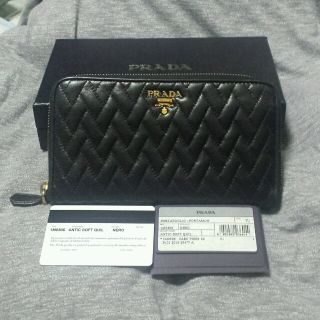 プラダ(PRADA)の[美品]プラダ★キルティング長財布　黒　ファスナー　PRADA　ミュウミュウ　(財布)