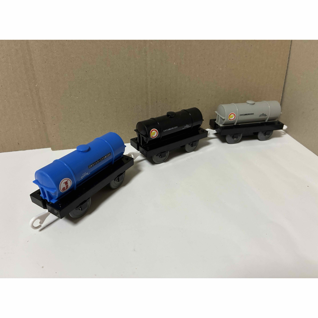 Takara Tomy(タカラトミー)の【プラレール】タンク車 3両 貨車 貨物列車 エンタメ/ホビーのおもちゃ/ぬいぐるみ(鉄道模型)の商品写真