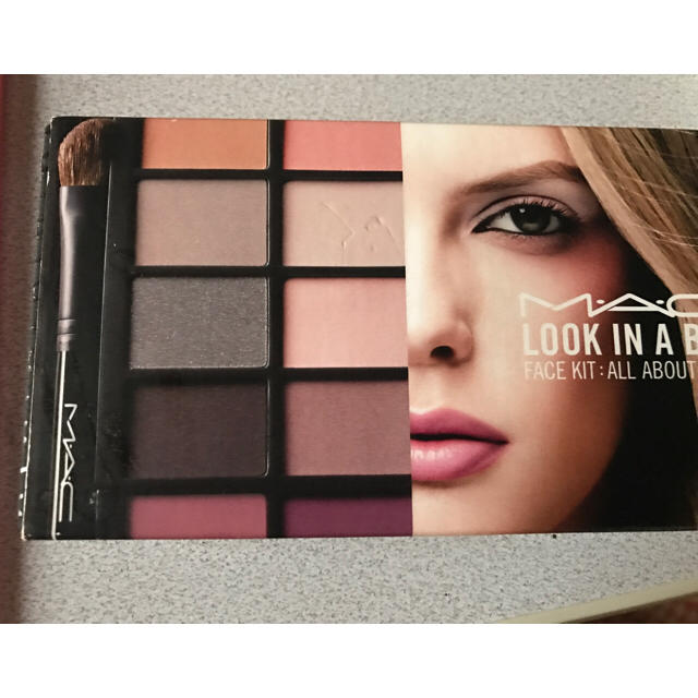 MAC(マック)のMAC LOOK IN A BOX FACE KIT コスメ/美容のキット/セット(コフレ/メイクアップセット)の商品写真