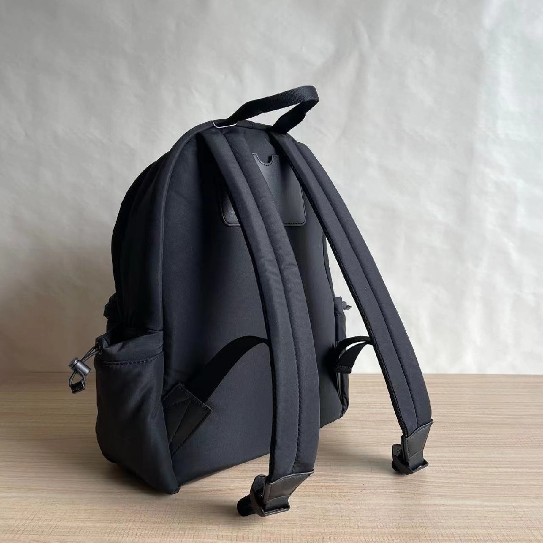 新作◇AMI PARIS アミパリ◇ハートロゴ バックパック リュックの 新作◇AMI PARIS アミパリ◇ハートロゴ バックパック リュックの