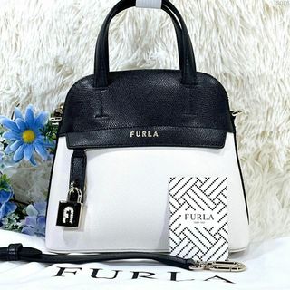 FURLA(ホワイト/白色系)のフリマアイテム一覧 FURLA(ホワイト/白色系)のフリマアイテム一覧