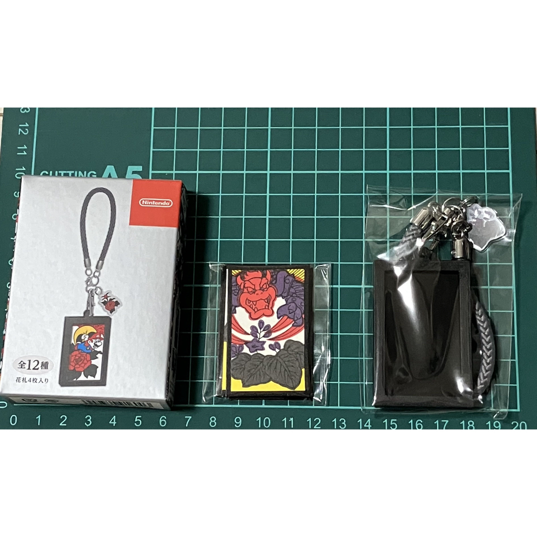 任天堂(ニンテンドウ)のキーホルダーコレクション マリオ花札・黒 エンタメ/ホビーのおもちゃ/ぬいぐるみ(キャラクターグッズ)の商品写真