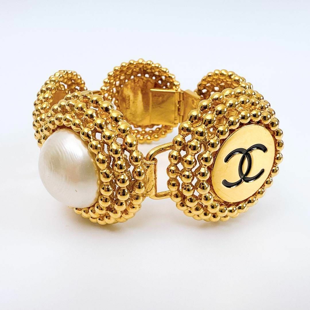 CHANEL - シャネル ココマーク フェイクパール バングル CHANEL - シャネル ココマーク フェイクパール バングル