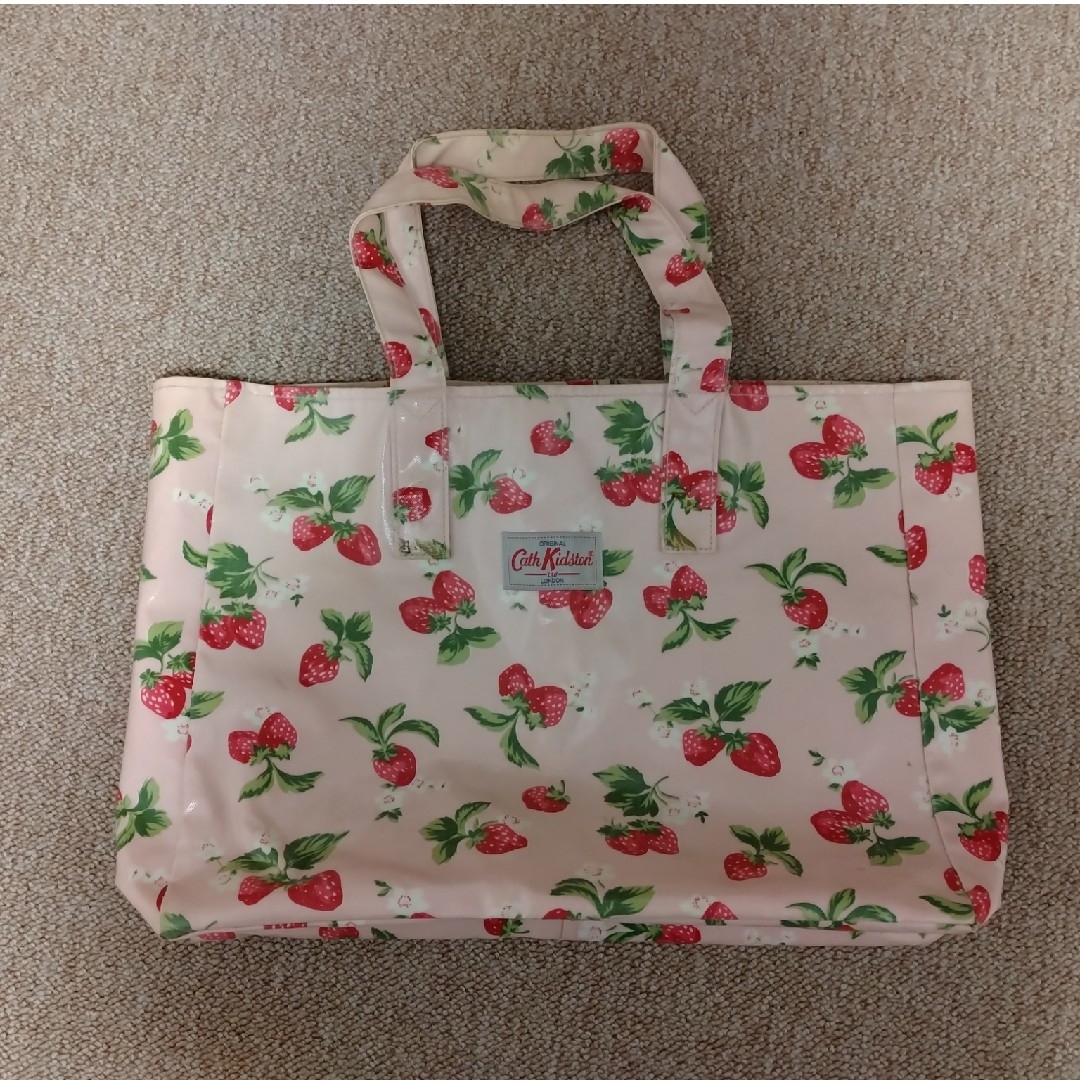 Cath Kidston - キャスキッドソン いちご柄トートバッグの通販 Cath Kidston - キャスキッドソン いちご柄トートバッグの通販