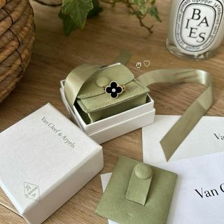 Van Cleef & Arpels(リング(指輪) ・ ブラック/黒色系)の Van Cleef & Arpels(リング(指輪) ・ ブラック/黒色系)の