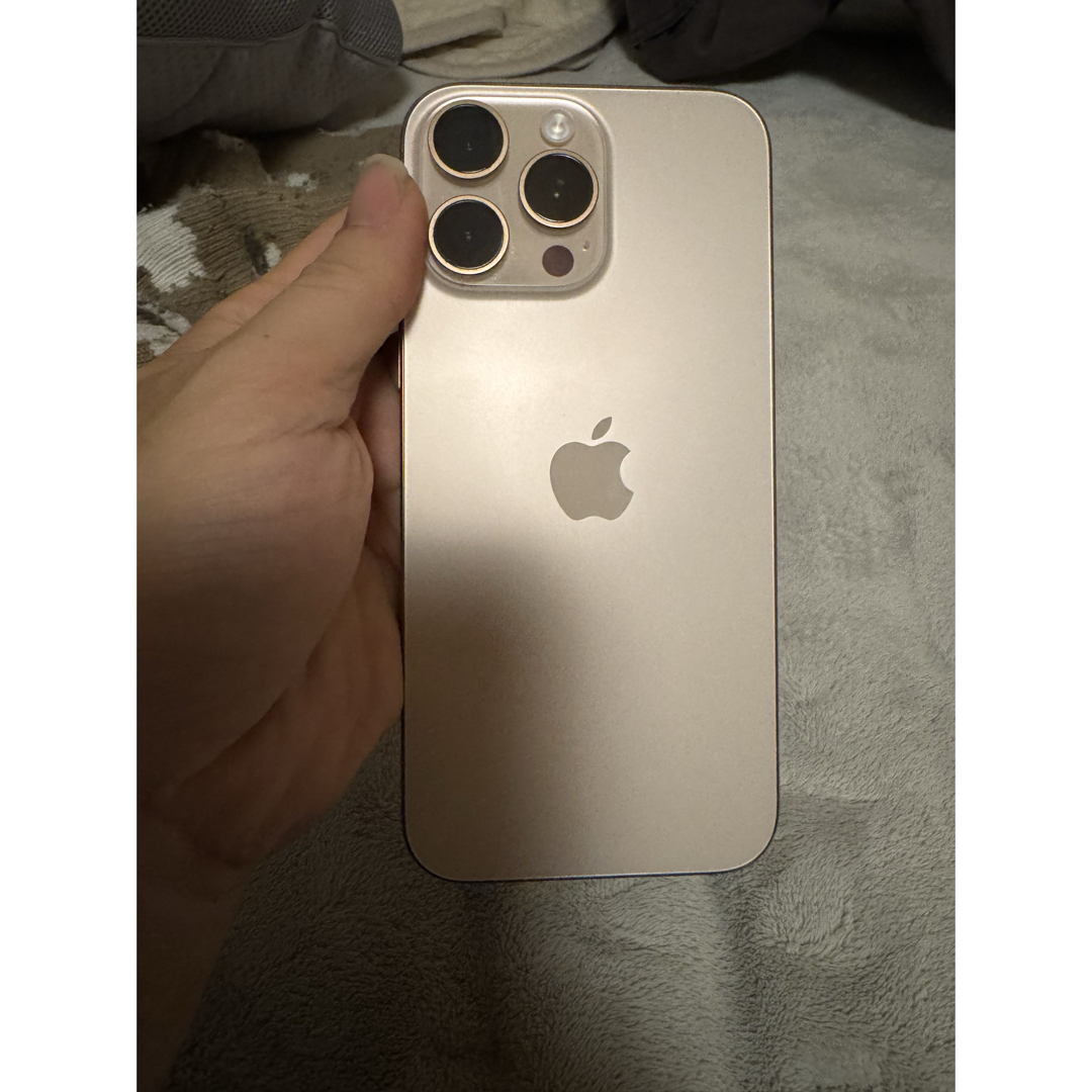 Apple iPhone16 Pro Max 512g,極美品,充放電回数32の通販 by も Apple iPhone16 Pro Max 512g,極美品,充放電回数32の通販 by も